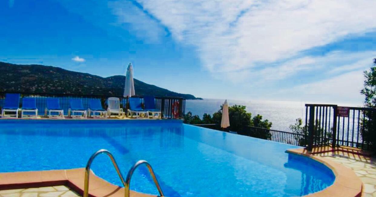 Mazet « Domaine De La Pinede » Apartman Le Lavandou Kültér fotó